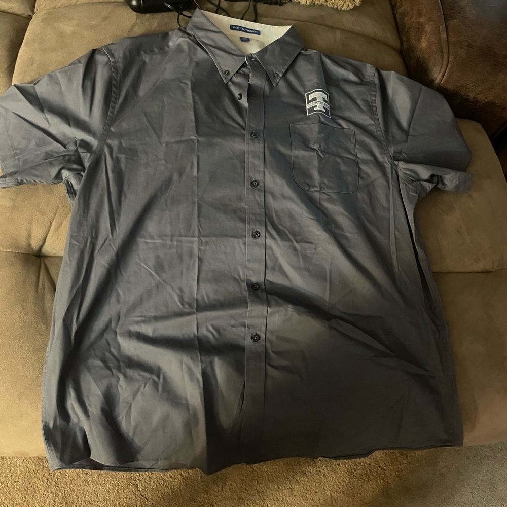 2 Men's Gray Button-Up Shirt